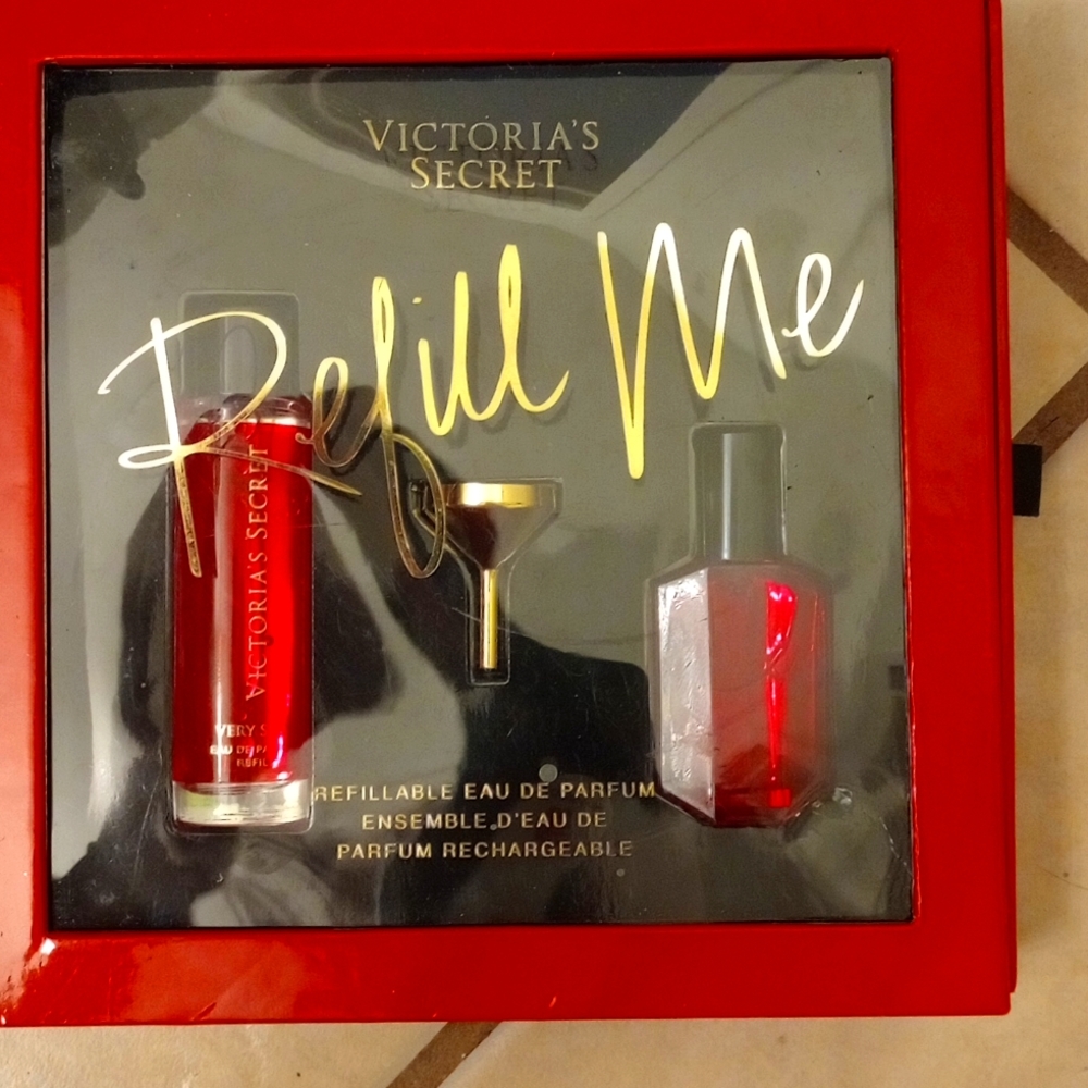 Very sexy perfume with extra refill bottle and extra perfume